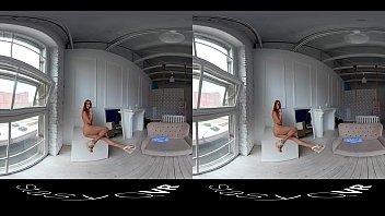 Beautiful Amateur Girls Dancing And Teasing In This Exclusive Vr Video free video