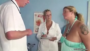 Wenn Der Frauenarzt Die Mutti Fickt Bei Der Kontrolle free video