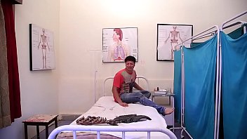 लेडी डॉक्टर ने उठाया पेशेंट का फायदा - Lady Doctor Ne Uthaya Patient Ka Phayda (1) free video