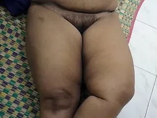 Coimbatore Akka Showing And Rotating Body On Bed With Sexy Talk free video
