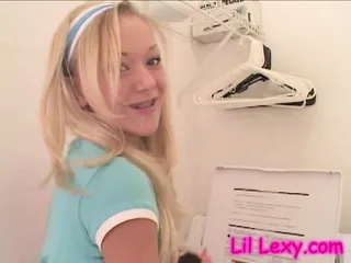 Lil Lexy Fingering And Masturbating Using Make Up Brush free video
