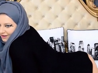 Teaser Thick Girl With Hijab Shaking Fat Ass free video
