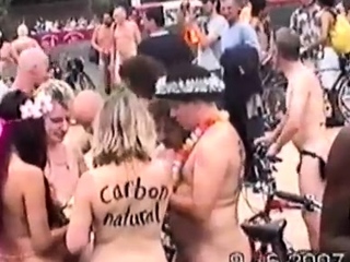 Amateur Women Fuck Guy In Amateur Group Sex Porn free video